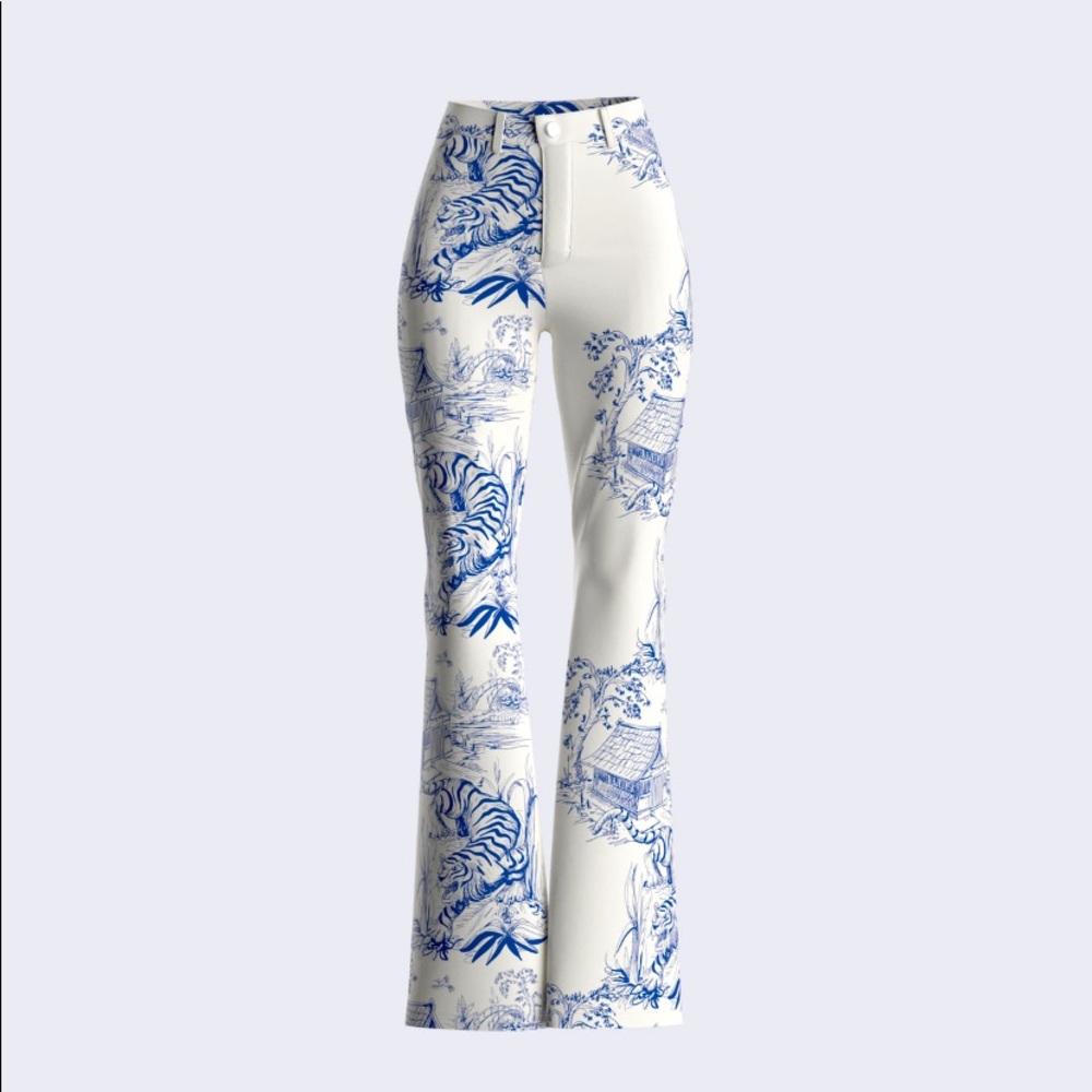 •Never worn, Bootcut, fitted waist